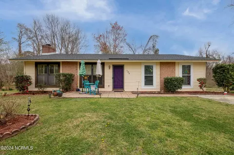 126 Shadow Brook Dr, Jacksonville, NC 28546