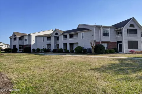 4136 Breezewood Dr #202, Wilmington, NC 28412