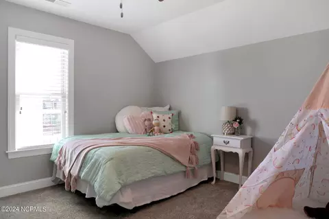 Bedroom - 321 E Island View Dr, Hampstead, NC 28443 photo 7 of 12