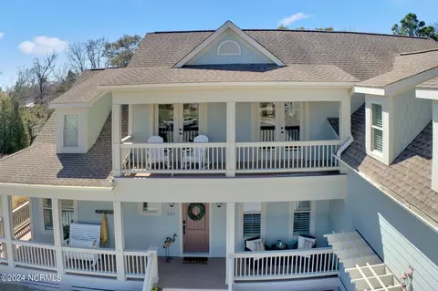 Exterior - 321 E Island View Dr, Hampstead, NC 28443 photo 4 of 30