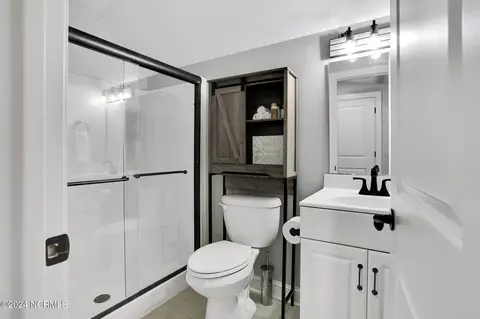 Bath - 321 E Island View Dr, Hampstead, NC 28443 photo 3 of 3
