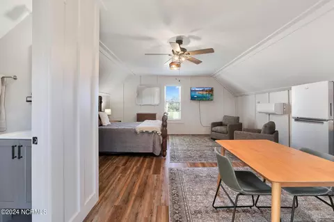 Bedroom - 321 E Island View Dr, Hampstead, NC 28443 photo 11 of 12