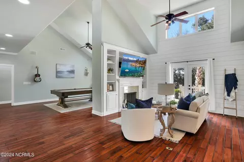 Living - 321 E Island View Dr, Hampstead, NC 28443 photo 1 of 3