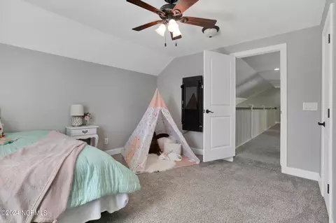 Bedroom - 321 E Island View Dr, Hampstead, NC 28443 photo 6 of 12