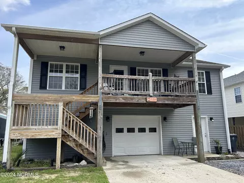 110 NW 16th St, Oak Island, NC 28465