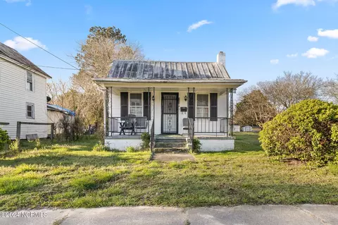 125 W Freemason St, Edenton, NC 27932
