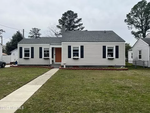 821 Chattawka Ln, New Bern, NC 28560