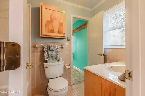 Bath - 407 37th St, Sunset Beach, NC 28468 photo 1 of 3
