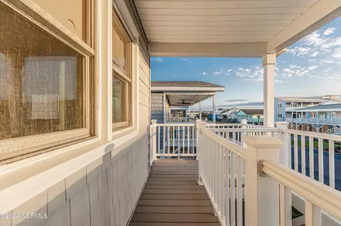 Exterior - 407 37th St, Sunset Beach, NC 28468 photo 2 of 7