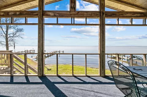 71 Live Oak Rd, Grantsboro, NC 28529