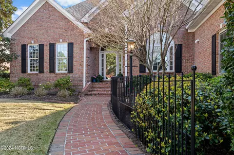 2752 Harbormaster Dr SE, Southport, NC 28461