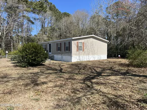 101 Ravenall St, Sneads Ferry, NC 28460