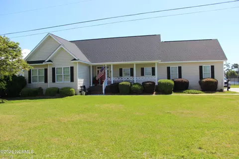 906 Davis Pl, Morehead City, NC 28557