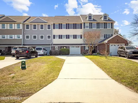 405 W Bay Dr, Sneads Ferry, NC 28460