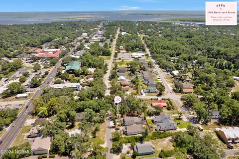 1105 N Lord St, Southport, NC 28461