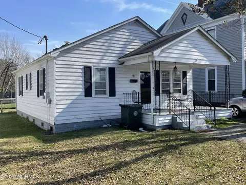522 N Center St, Mount Olive, NC 28365
