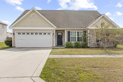 302 Onyx Ct, Jacksonville, NC 28546