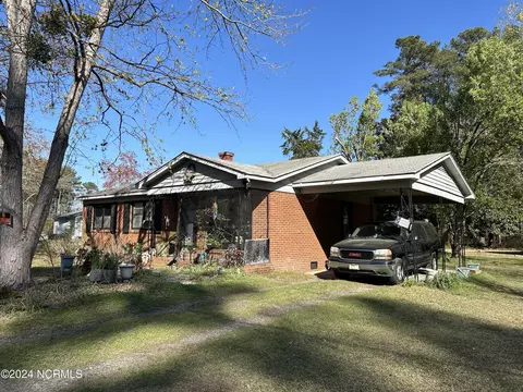 10801 Turnpike Rd, Laurinburg, NC 28352