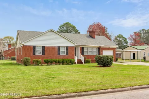 2405 Woodview Rd, Kinston, NC 28504