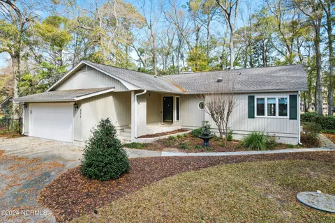 826 Shoreline Dr W, Sunset Beach, NC 28468