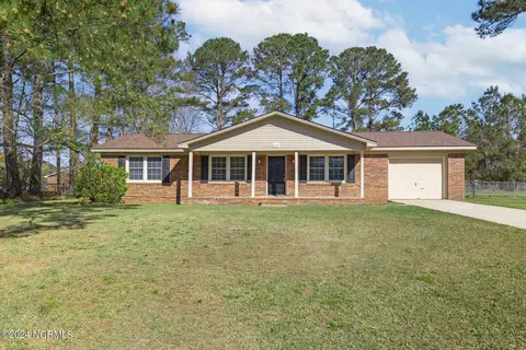 210 Maplehurst Dr, Jacksonville, NC 28540