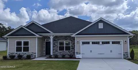 740 Greenwich Pl, Richlands, NC 28574