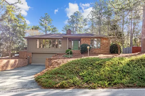1210 Saint Andrews Dr, Pinehurst, NC 28374