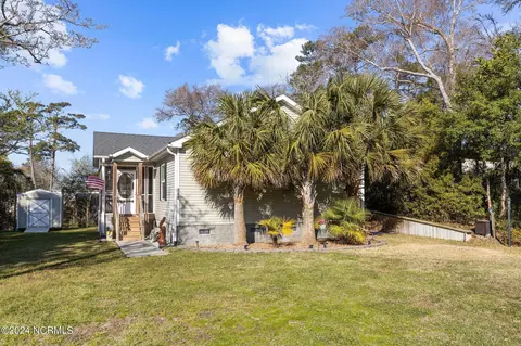 305 Hancock Dr, Emerald Isle, NC 28594