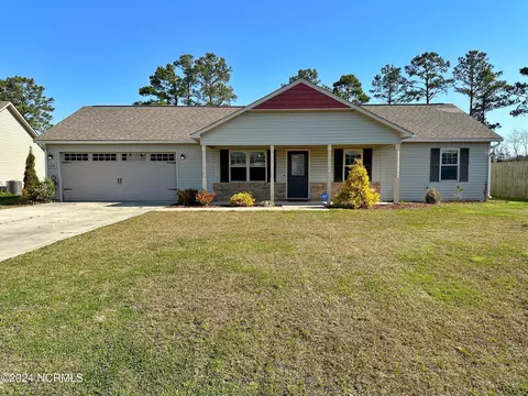 518 Deep Inlet Dr, Sneads Ferry, NC 28460