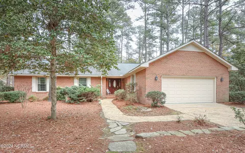 320 Lake Forest Dr, Pinehurst, NC 28374