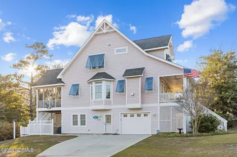 301 Lord Berkeley Dr, Emerald Isle, NC 28594