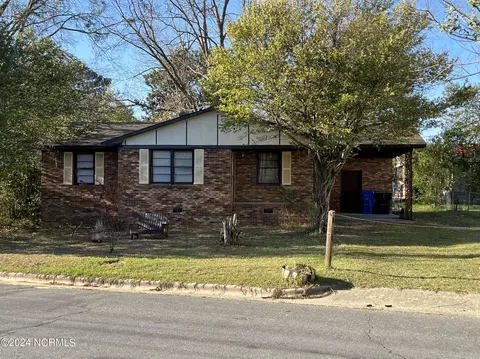 526 Margaret St, Clinton, NC 28328