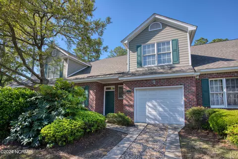 233 Racine Dr #27, Wilmington, NC 28403
