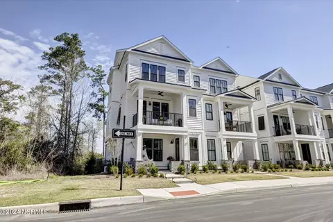 145 Dugger Ln, Wilmington, NC 28412