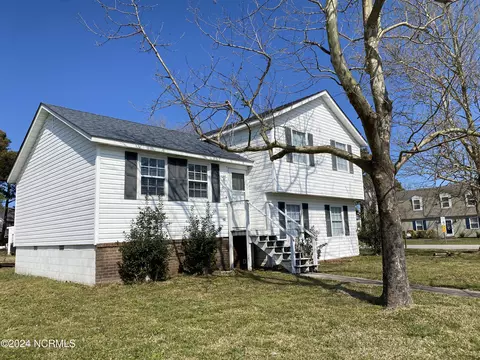 134 Charles St, Beaufort, NC 28516