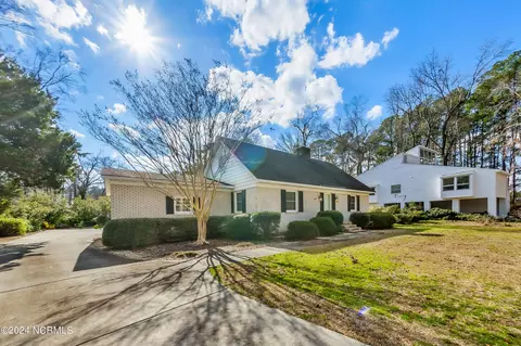 604 Windward Dr, Oriental, NC 28571