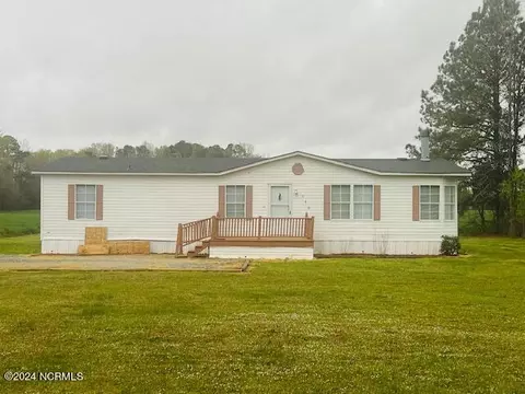 420 E Wilson St, Elm City, NC 27822