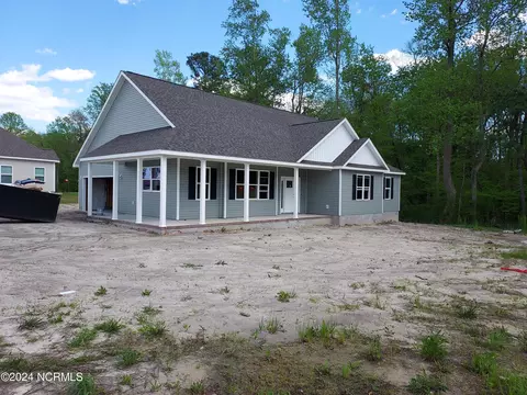 600 Bright Harvest Dr, Maysville, NC 28555