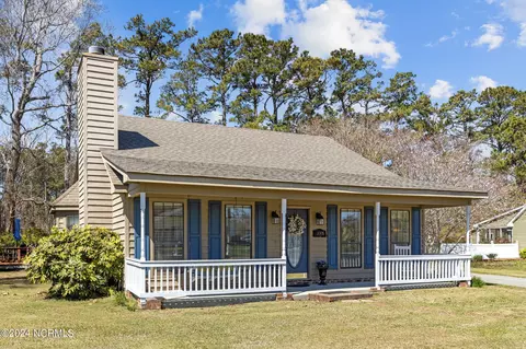 2005 Joslyn Dr, Morehead City, NC 28557