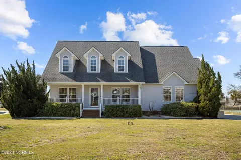 105 Osprey Ct, Newport, NC 28570