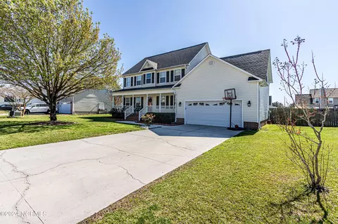 201 Hartford Ln, Jacksonville, NC 28540