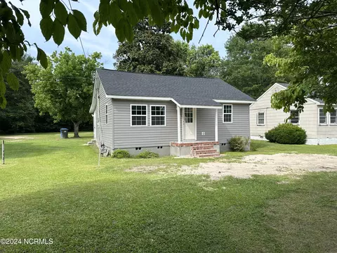 622 E Vance St, Laurinburg, NC 28352