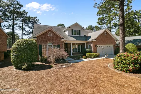 138 Hunter Trl, Southern Pines, NC 28387