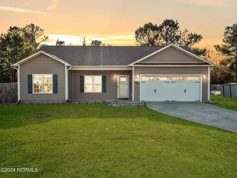 106 Lilac Ln, Richlands, NC 28574