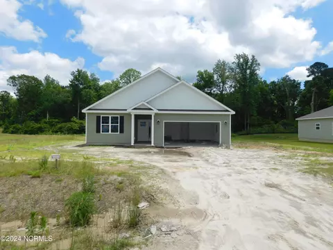 606 Bright Harvest Dr, Maysville, NC 28555