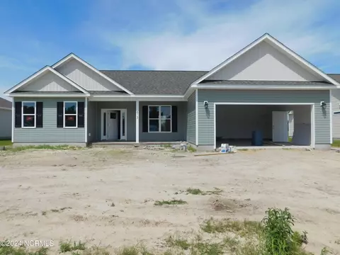 613 Bright Harvest Dr, Maysville, NC 28555