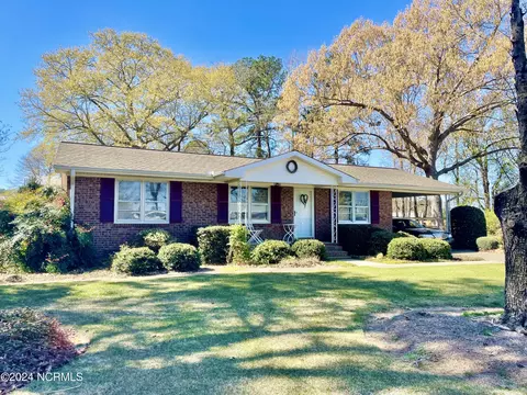 1941 Winter Forest Dr, Kinston, NC 28504