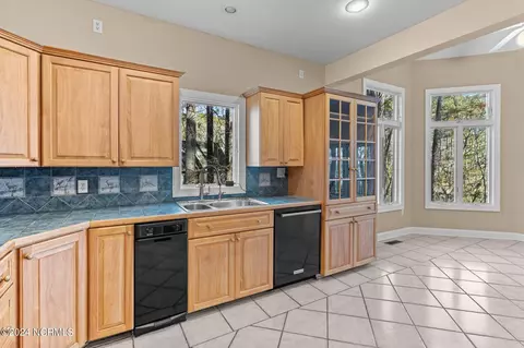 Kitchen - 919 Potomac Dr, Chocowinity, NC 27817 photo 6 of 8