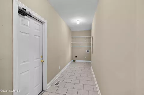 Entry Way - 919 Potomac Dr, Chocowinity, NC 27817 photo 3 of 4