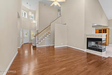 Living - 919 Potomac Dr, Chocowinity, NC 27817 photo 2 of 4